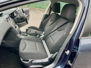 2014 Peugeot 308 Sw 1.6 Hdi Access in Blue — image 6