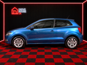 2015 Volkswagen Polo 1.0 Bluemotion Tech Se in Blue — image 2