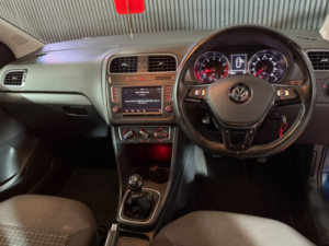 2015 Volkswagen Polo 1.0 Bluemotion Tech Se in Blue — image 4