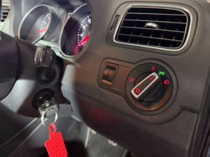 2015 Volkswagen Polo 1.0 Bluemotion Tech Se in Blue — image 6