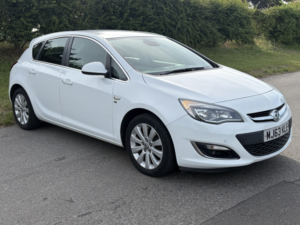 2013 Vauxhall Astra 2.0 Cdti Ecoflex Elite in White — image 3
