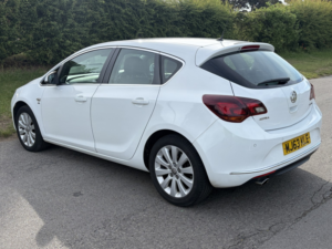 2013 Vauxhall Astra 2.0 Cdti Ecoflex Elite in White — image 4