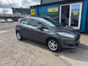 2016 Ford Fiesta 1.25 Zetec Euro 6 5dr in Grey — image 2