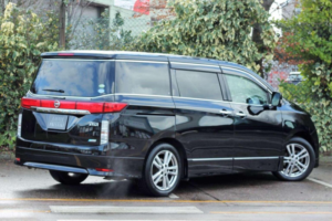 2010 Nissan Elgrand 3.5 V6 Highway Star Premium 5dr 7 Seats in Black — image 4