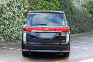 2010 Nissan Elgrand 3.5 V6 Highway Star Premium 5dr 7 Seats in Black — image 6