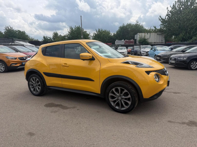 2016 Nissan Juke 1.6 Tekna Xtron Euro 6 5dr in Yellow — image 1