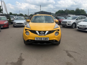 2016 Nissan Juke 1.6 Tekna Xtron Euro 6 5dr in Yellow — image 2