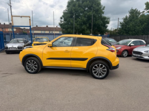 2016 Nissan Juke 1.6 Tekna Xtron Euro 6 5dr in Yellow — image 3