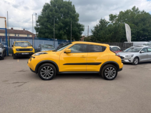 2016 Nissan Juke 1.6 Tekna Xtron Euro 6 5dr in Yellow — image 4