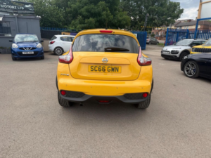 2016 Nissan Juke 1.6 Tekna Xtron Euro 6 5dr in Yellow — image 5