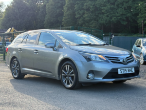 2015 Toyota Avensis 2.0 D-4d Icon Business Edition Tourer 5dr Diesel Manual Euro 5 (126 Ps) in Grey — image 3