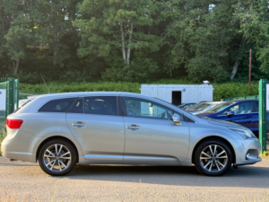 2015 Toyota Avensis 2.0 D-4d Icon Business Edition Tourer 5dr Diesel Manual Euro 5 (126 Ps) in Grey — image 4