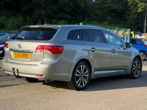 2015 Toyota Avensis 2.0 D-4d Icon Business Edition Tourer 5dr Diesel Manual Euro 5 (126 Ps) in Grey — image 5