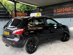 2012 Nissan Qashqai 2.0 Dci Tekna in Black — image 5