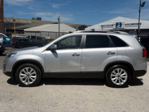 2013 Kia Sorento 2.2 Crdi Kx-3 SUV 5dr Diesel Auto AWD Euro 5 (194 Bhp) in Silver — image 4