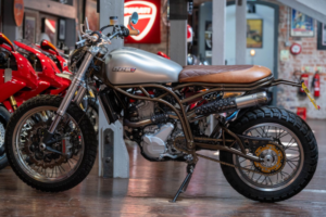2018 Ccm Spitfire *one Owner - 313 Miles From New* in Silver — image 3