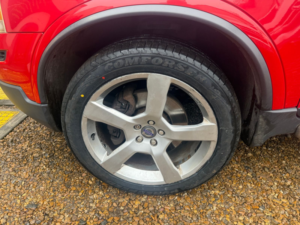 2009 Volvo Xc90 2.4 D5 R-Design Se (premium Pack) SUV 5dr Diesel Geartronic AWD (224 G/km, 182 Bhp) in Red — image 4