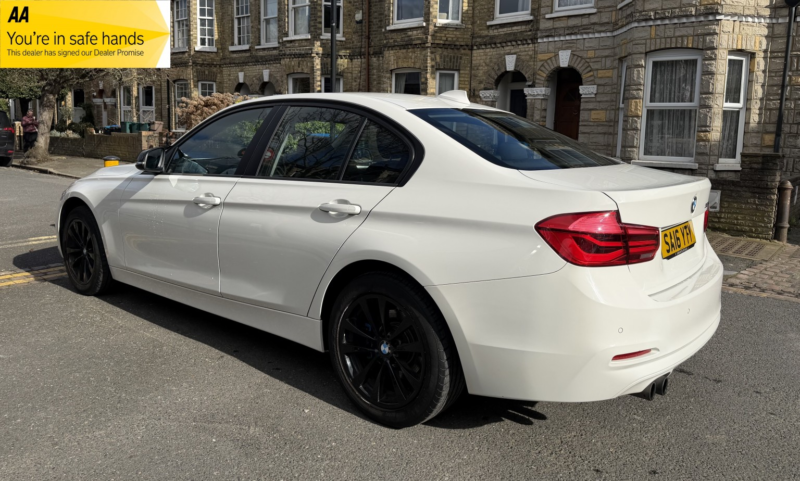 2016 BMW 3 Series 2.0 320i Se Saloon in White — image 1