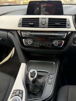 2016 BMW 3 Series 2.0 320i Se Saloon in White — image 4