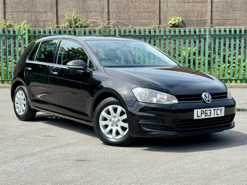 2014 Volkswagen Golf 1.6 Tdi Bluemotion Tech S in Black — image 1