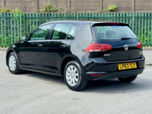 2014 Volkswagen Golf 1.6 Tdi Bluemotion Tech S in Black — image 2