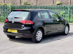 2014 Volkswagen Golf 1.6 Tdi Bluemotion Tech S in Black — image 4