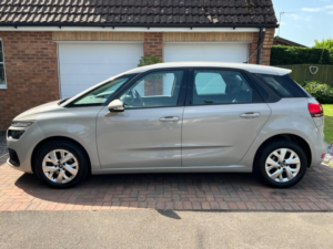 2017 Citroen C4 Picasso 1.6 Bluehdi Touch Edition Eat6 Euro 6 (s/s) 5dr in Beige — image 5
