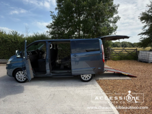 2020 Ford Tourneo Custom 2.0 Tdci Ecoblue 320 Titanium 6 Seater in Blue — image 4