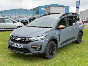 2024 Dacia Jogger 1.6 Hybrid Extreme MPV 5dr Petrol Hybrid Auto Euro 6 (s/s) (140 Ps) in Grey — image 4