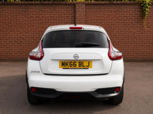2016 Nissan Juke 1.6 N-Connecta Xtron Euro 6 5dr in White — image 4