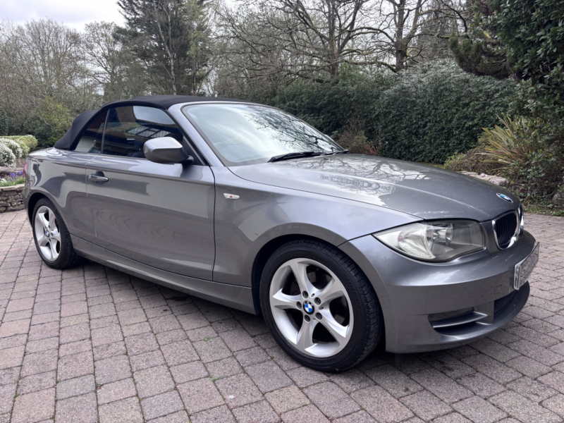2010 BMW 1 Series 2.0 118i Sport Convertible in Grey — image 1
