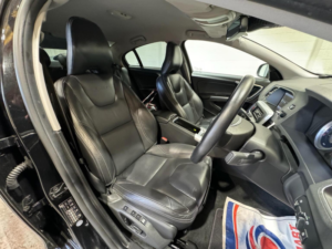 2013 Volvo S60 1.6 T4 R-Design Lux Nav Powershift Euro 5 4dr in Black — image 6