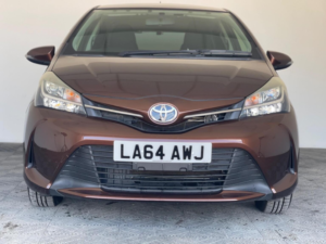 2014 Toyota Yaris 1.33 Dual Vvt-I Icon Multidrive S Euro 6 5dr in Brown — image 2