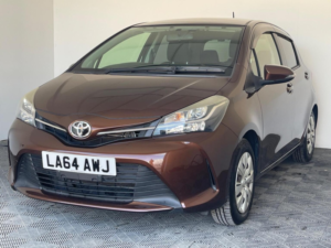 2014 Toyota Yaris 1.33 Dual Vvt-I Icon Multidrive S Euro 6 5dr in Brown — image 3