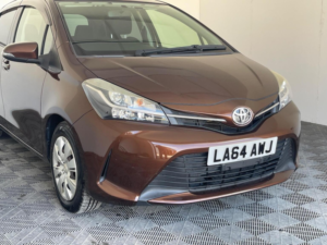2014 Toyota Yaris 1.33 Dual Vvt-I Icon Multidrive S Euro 6 5dr in Brown — image 5
