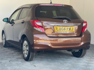 2014 Toyota Yaris 1.33 Dual Vvt-I Icon Multidrive S Euro 6 5dr in Brown — image 6
