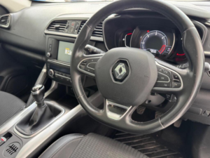 2016 Renault Kadjar 1.5 Dci Signature Nav Euro 6 (s/s) 5dr in White — image 4