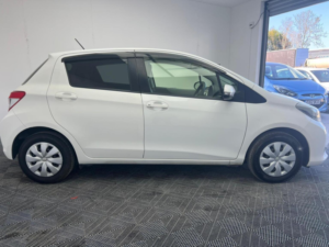 2011 Toyota Yaris 1.33 Dual Vvt-I Tr Multidrive S Euro 5 5dr in White — image 6