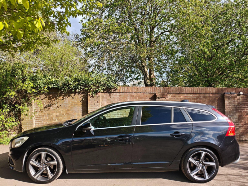 2013 Volvo V60 1.6 T4 R-Design Lux Nav Powershift Euro 5 5dr in Black — image 1