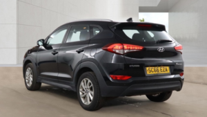 2016 Hyundai Tucson 1.7 Tucson Se Nav 1.7 D 116ps Bd +fss in Black — image 3
