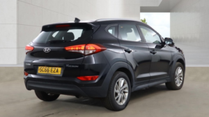 2016 Hyundai Tucson 1.7 Tucson Se Nav 1.7 D 116ps Bd +fss in Black — image 4