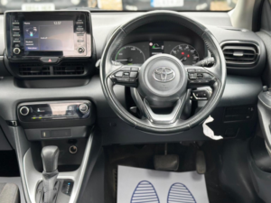 2021 Toyota Yaris 1.5 Vvt-H Icon E-CVT Euro 6 (s/s) 5dr in White — image 3