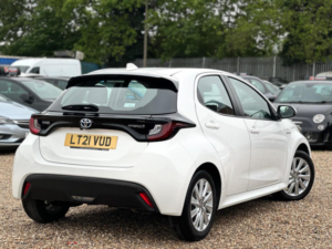 2021 Toyota Yaris 1.5 Vvt-H Icon E-CVT Euro 6 (s/s) 5dr in White — image 4