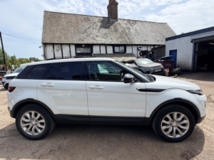 2018 Land Rover Range Rover Evoque Ed4 Se Tech in White — image 3