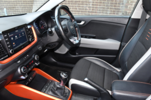 2018 Kia Stonic 1.0 T-Gdi First Edition SUV 5dr Petrol Manual Euro 6 (s/s) (118 Bhp) in Grey — image 4