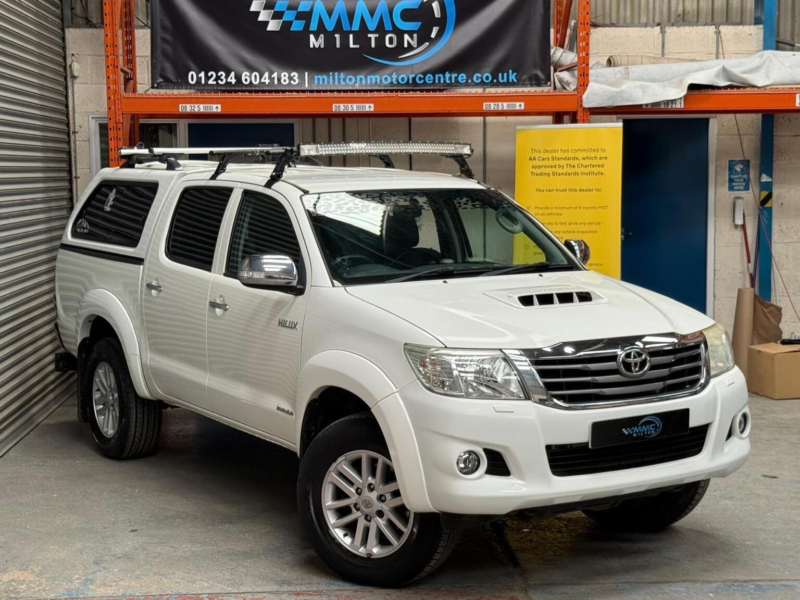 2016 Toyota Hilux 3.0 D-4d Invincible Auto 4WD Euro 5 4dr in White — image 1