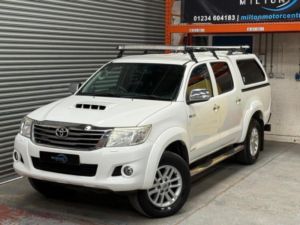 2016 Toyota Hilux 3.0 D-4d Invincible Auto 4WD Euro 5 4dr in White — image 2
