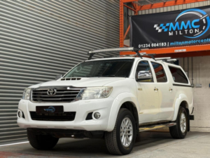 2016 Toyota Hilux 3.0 D-4d Invincible Auto 4WD Euro 5 4dr in White — image 4
