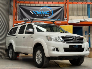 2016 Toyota Hilux 3.0 D-4d Invincible Auto 4WD Euro 5 4dr in White — image 5