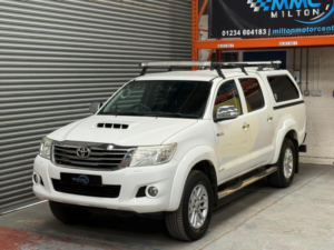 2016 Toyota Hilux 3.0 D-4d Invincible Auto 4WD Euro 5 4dr in White — image 6